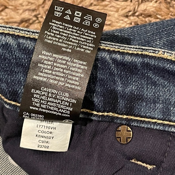 Liverpool Kennedy Crop straight leg NWT distressed soft denim jeans stitch fix - Picture 10 of 16